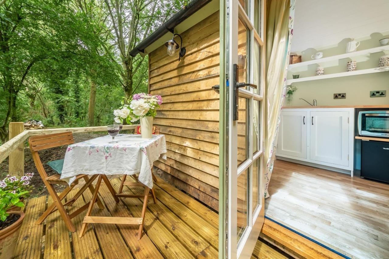 Villa Woodland Retreat Shepherds Hut Brundish Exterior foto